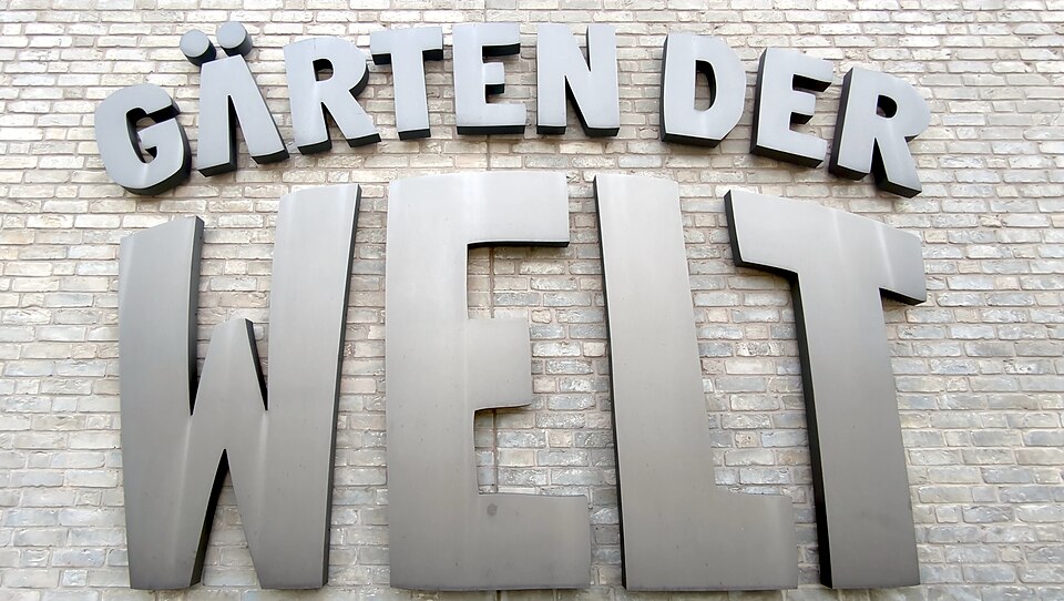 Eingang zu den Gärten der Welt am Blumberger Damm in Berlin-Marzahn